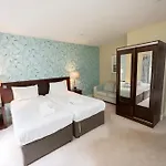 The Bay & Luxury Kenmare